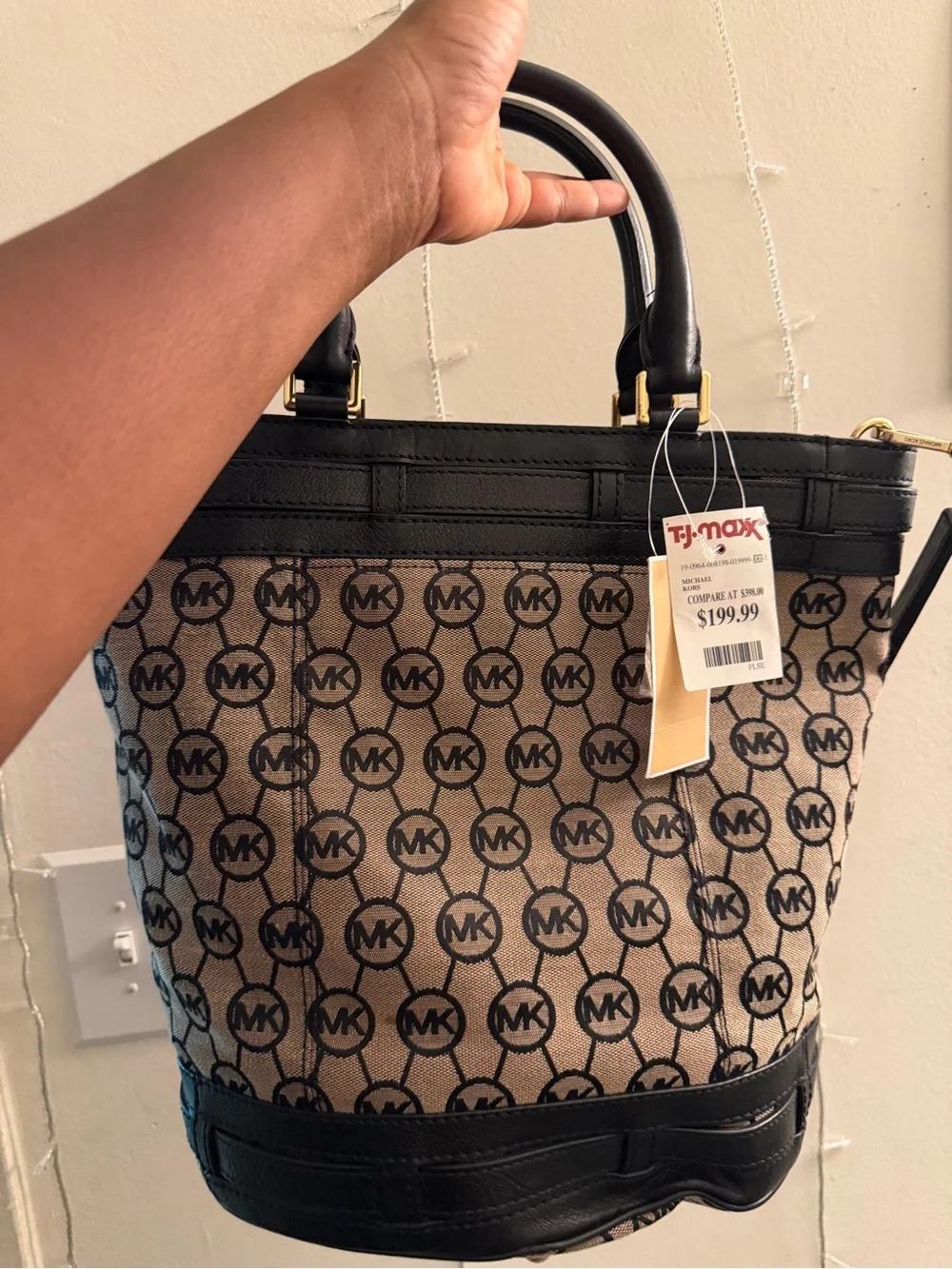 Michael Kors MK Signature monogram bucket  Handbag New!